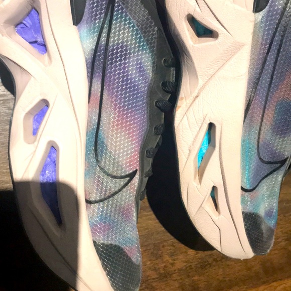 Nike tennis shoe - Picture 3 of 3